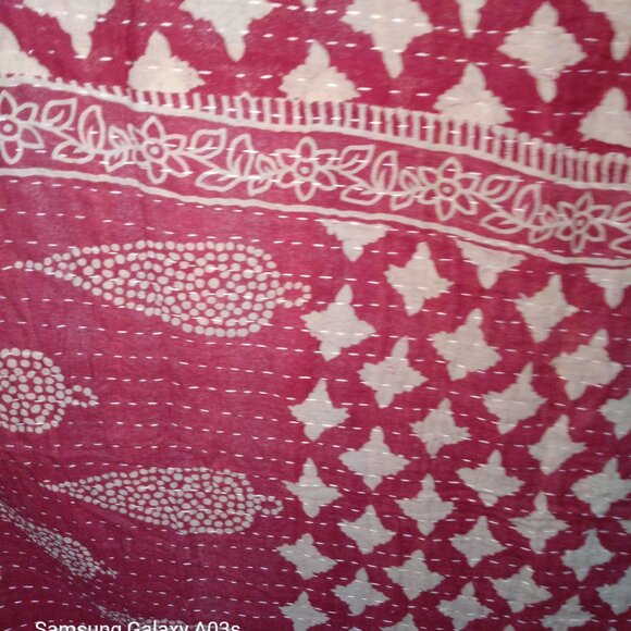 Kantha Quilt Premium 3 Layer 49" x 82" Whimsical Pink/White Paisley Cotton K29. - Picture 4 of 4